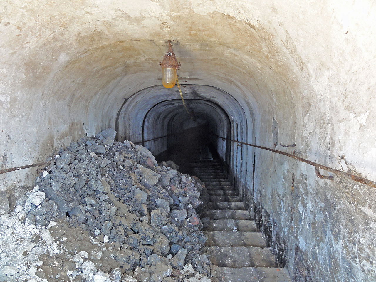 Bruay-la-Buissière_-_Fosse_n°_4_-_4_bis_-_4_ter_des_mines_de_Bruay_(28)