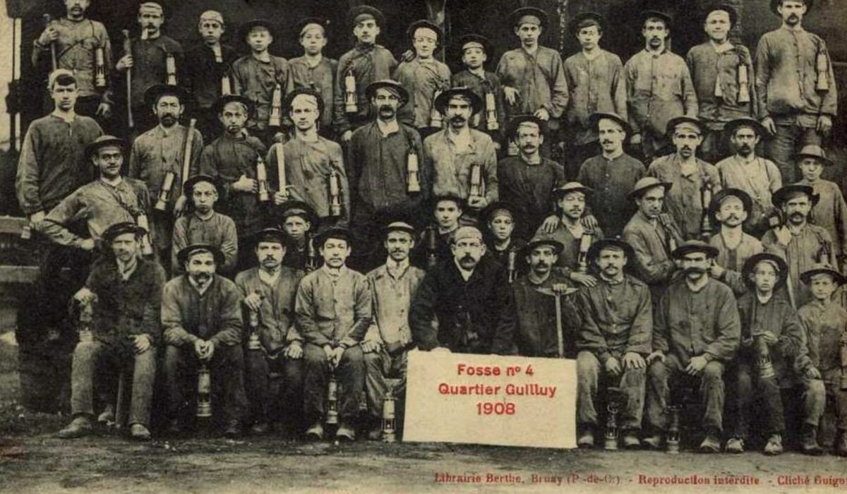 Bruay-la-Buissière_-_Fosse_n°_4_-_4_bis_-_4_ter_des_mines_de_Bruay_(I)